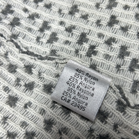 Icelandic design cardigan full front 2 way zipper angora soft grey and white. - Picture 9 of 13